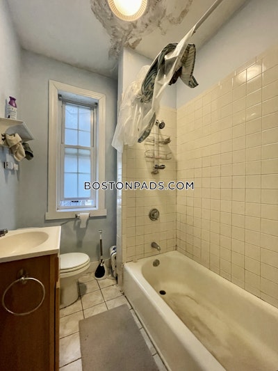 Brookline 3 Bed 1 Bath BROOKLINE- BOSTON UNIVERSITY $4,750  Boston University - $4,900 No Fee