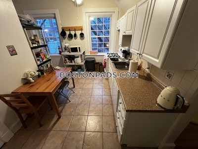 Brookline 3 Bed 1 Bath BROOKLINE- BOSTON UNIVERSITY $5,100  Boston University - $4,900 No Fee