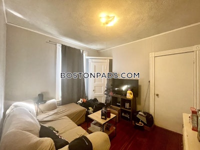 Brookline 2 Bed 1 Bath BROOKLINE- BROOKLINE VILLAGE $2,800  Brookline Village - $2,700 No Fee