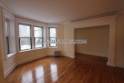 Brookline 2 Bed 1 Bath BROOKLINE- BOSTON UNIVERSITY $3,800  Boston University - $3,650 No Fee