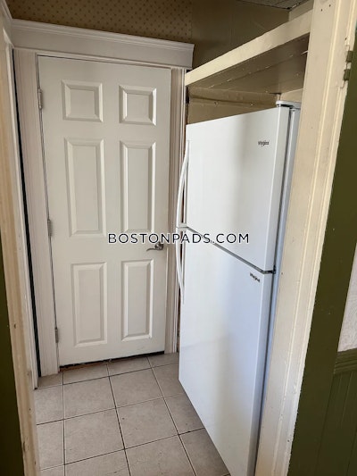 Somerville 3 Beds 1 Bath  Davis Square - $3,200