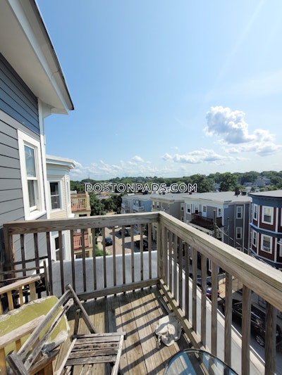 Dorchester Renovated 3 bed 1 bath available 9/1 on Rowell St in Dorchester! Boston - $3,150 No Fee