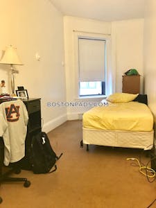 Brookline 0 Bed 1 Bath BROOKLINE- LONGWOOD AREA $2,045  Boston University - $1,995 No Fee