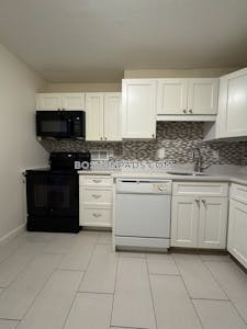 Brookline 3 Beds 2 Baths  Boston University - $4,300