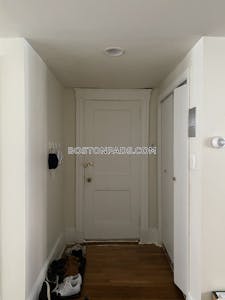 Brookline Deal Alert! Spacious 2 bed 1 Bath apartment in Winthrop Rd Washington Square - $3,100