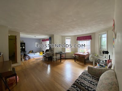 Brookline Apartment for rent 2 Bedrooms 1 Bath Beaconsfield - $3,375 No Fee